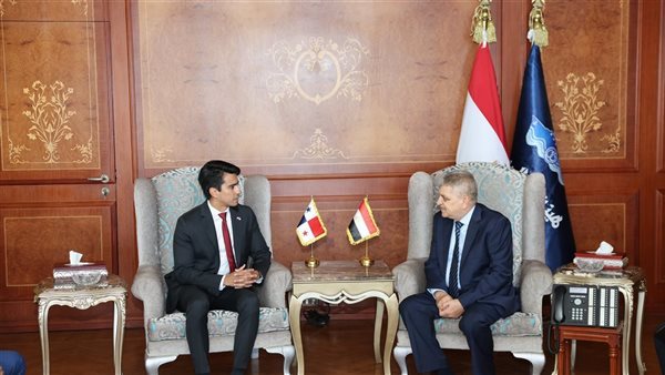 رئيس هيئة قناة السويس يبحث سُبل التعاون مع سفير بنما في مجالات التسويق والتدريب