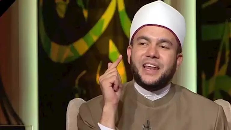 أستاذ بالأزهر يوضح دور الأسرة في حماية الأبناء من مخاطر الهواتف والتطبيقات