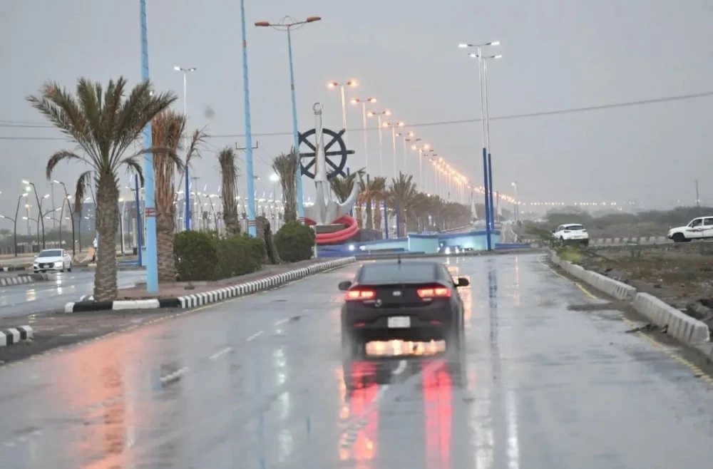 من مكة إلى الباحة وحائل.. موجة أمطار تفرض الحذر حتى المساء