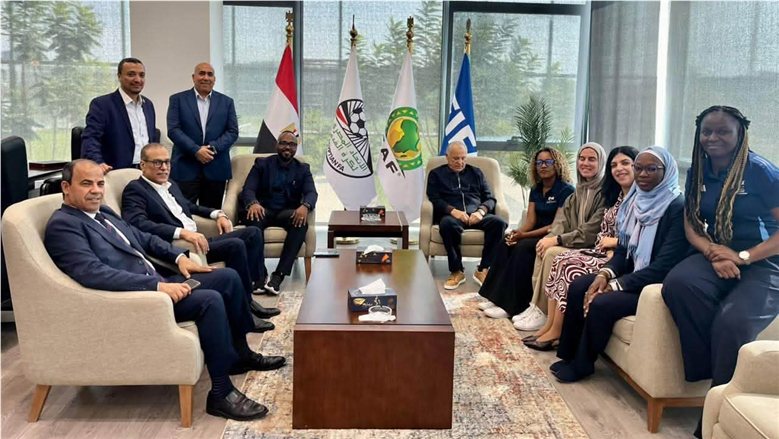 أبو ريدة يستقبل وفد «فيفا» لمناقشة مشروعات «فيفا للأمام» والحوكمة المالية