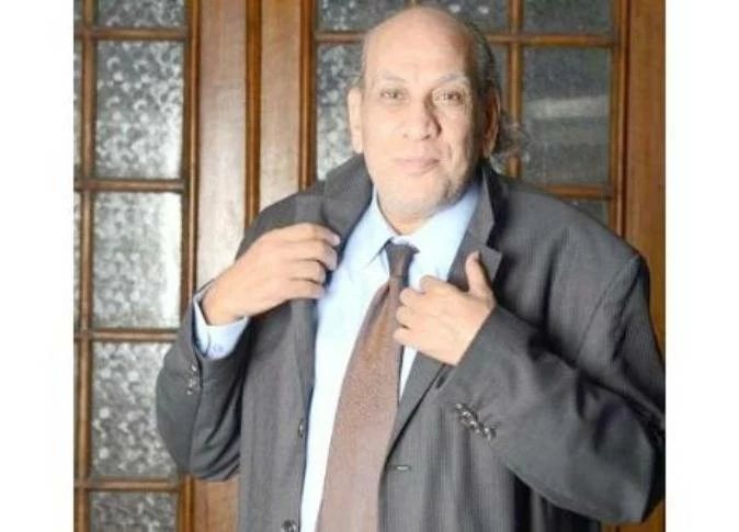 أشرف زكي يكشف سبب التراجع عن تكريم منير مكرم في مهرجان نقابة المهن التمثيلية للمسرح المصري