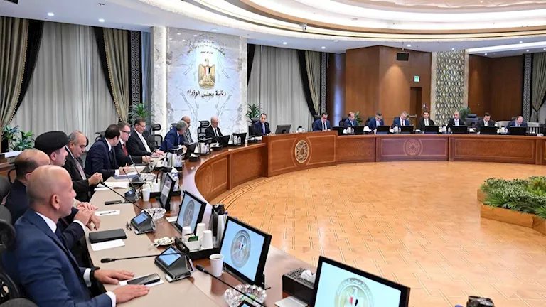 مدبولي يوجه بزيادة المخزون الآمن من السلع والوقود لمواجهة تداعيات التوترات الإقليمية