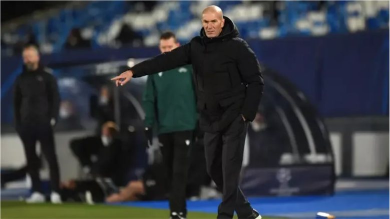 زيدان يطالب الاتحاد الفرنسي بإيجاد حلول لأزمة الظهيرين في منتخب فرنسا
