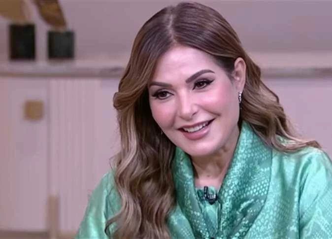 «فكرت فيه عامين».. صابرين تكشف كواليس قرار خلع الحجاب ورد فعل أسرتها (فيديو)