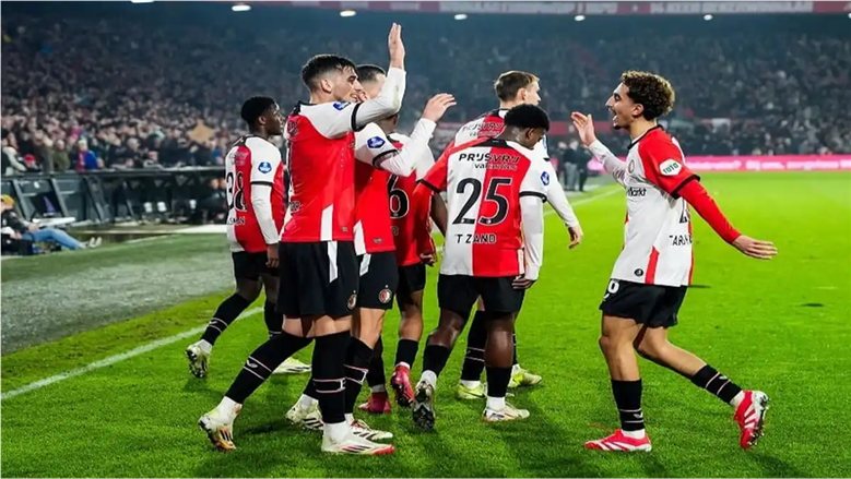 فينورد يقلب الطاولة على كومو ويحقق فوزه الأول في دوري أبطال أوروبا